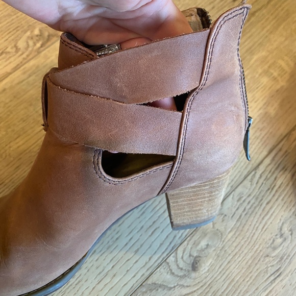 Vionic Rory Brown Letter Heeled Ankle Boots, size 6.5 - Picture 4 of 10